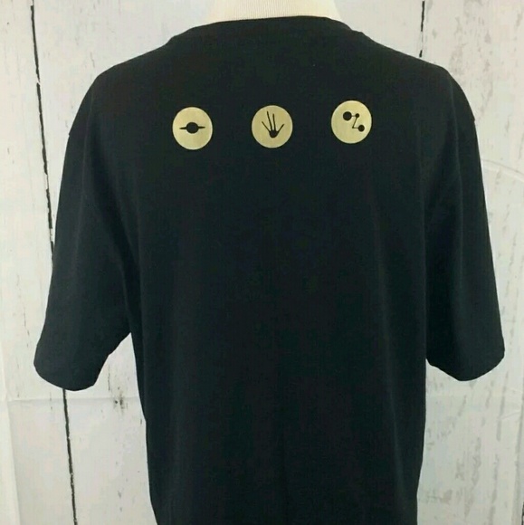 8ighth Dstrkt black and gold tshirt - Picture 4 of 6